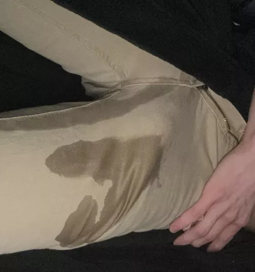 hmu if u wanna wet yourself with me dm for 👻 by Vivid_dreaming25