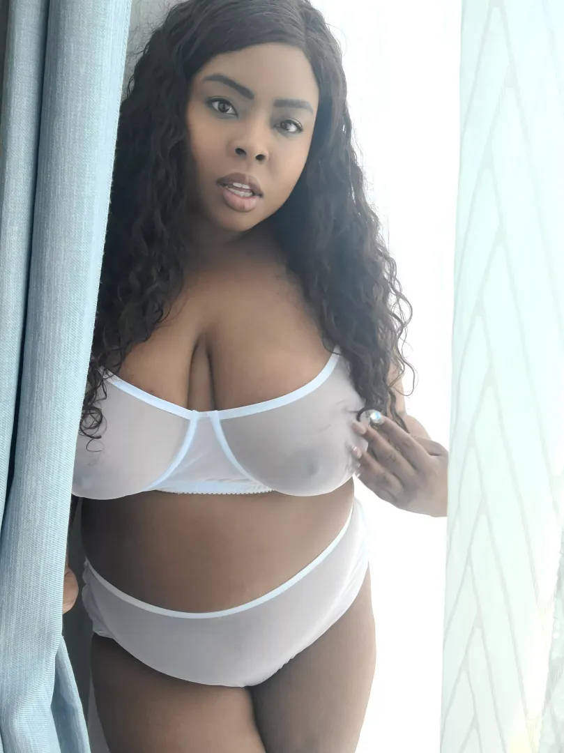 White looks good in me.. imean on me! by Coratexplorer