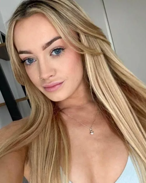 Am I elegant? by Scarletteee1