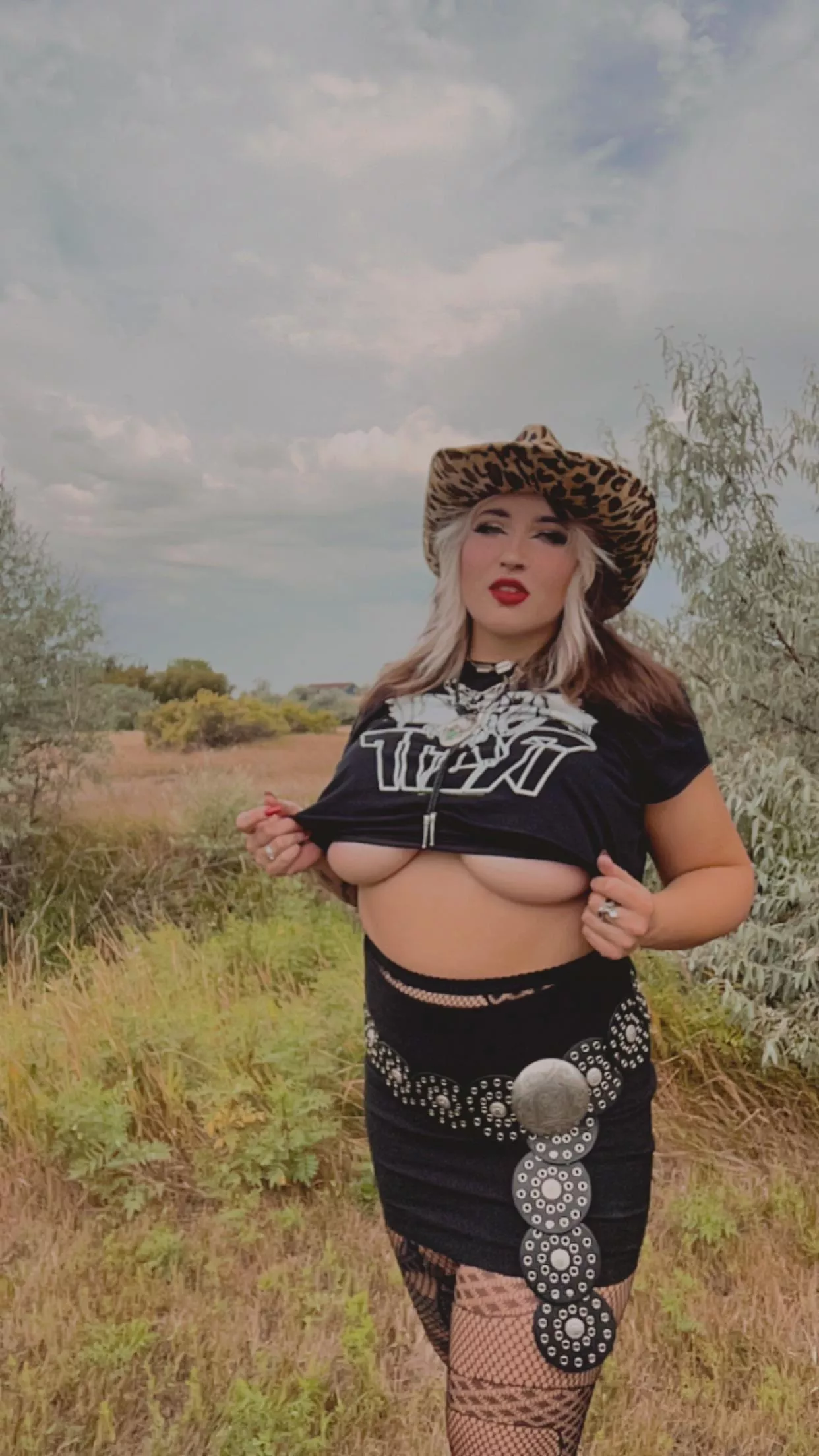 I have a soft spot for older men who still love 80’s rock  posted by allouttabvbblegum