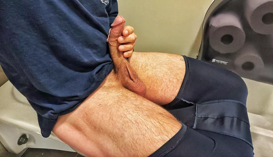 Long road trip led to unexpected intimate encounter.   by Deviant_addict