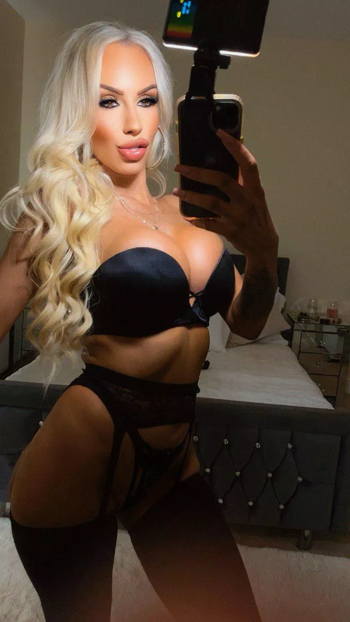 My curves fill this perfectly, Am i right? posted by Giadmkj