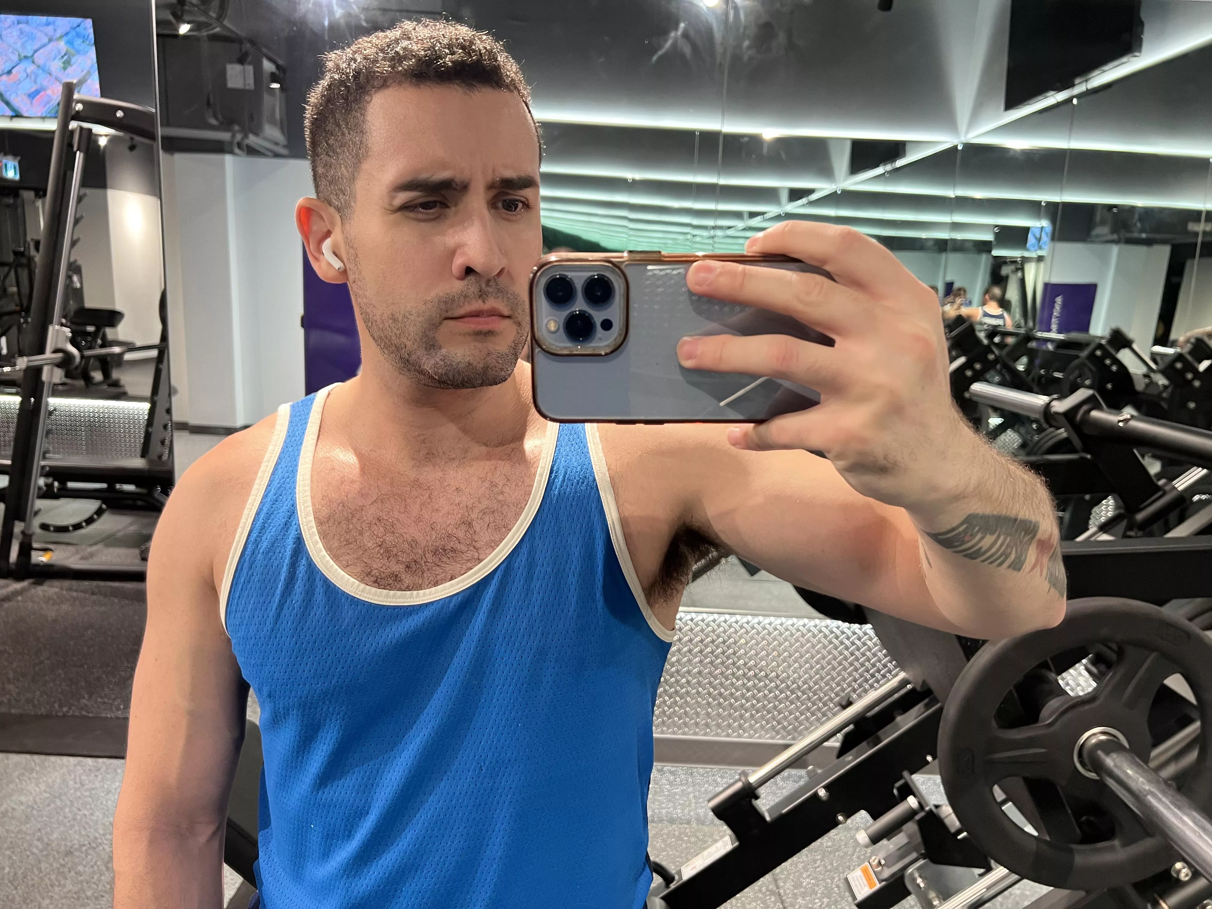 Night-time workouts are the best workouts 💁‍♂️ empty gyms ftw posted by large_bookworm