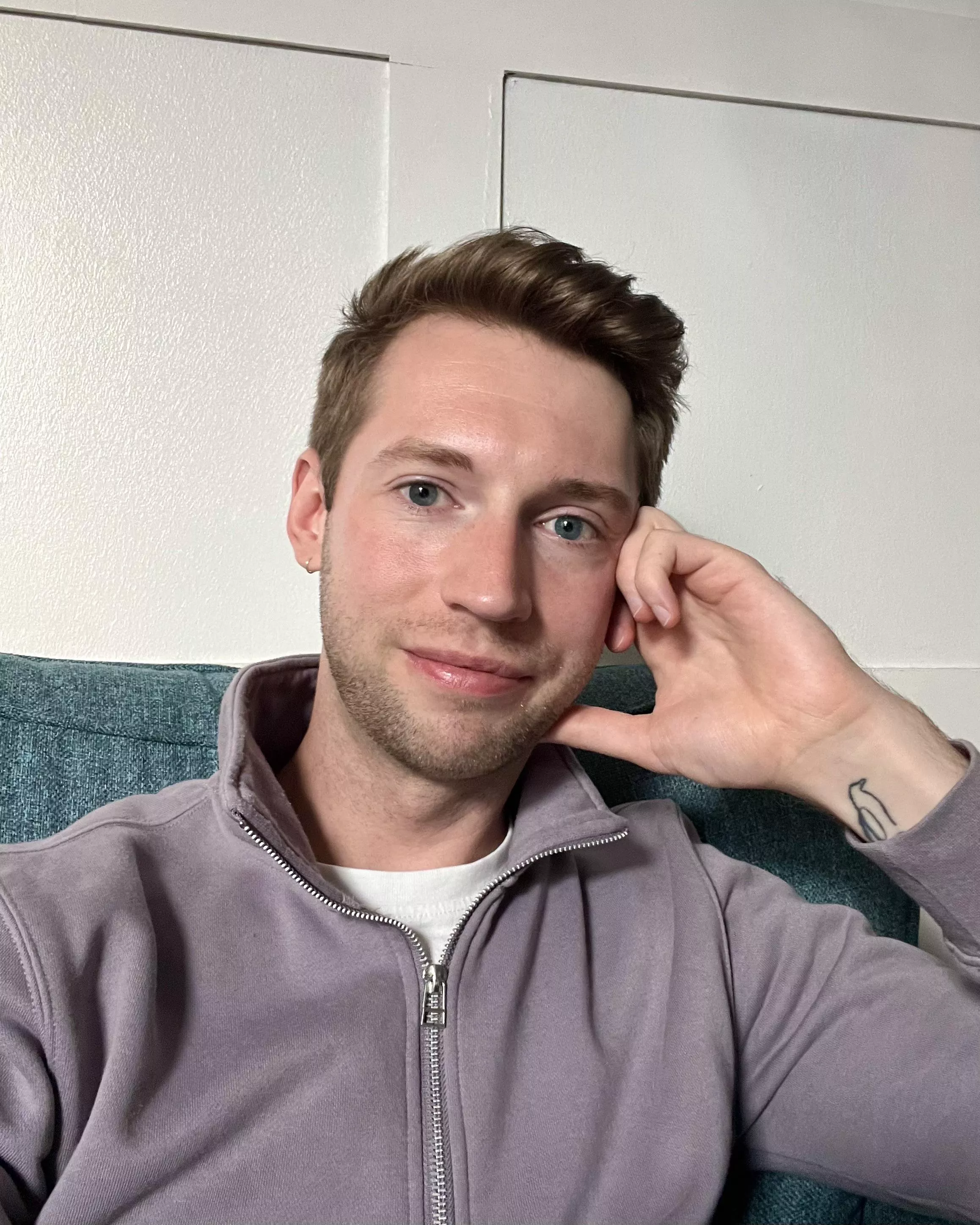 British gay checking in 🫡  posted by MushyPea-Pls