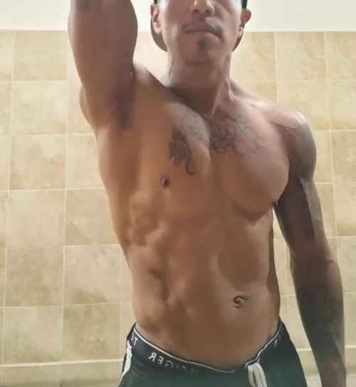 Daddy needs a massage after his workout by shortking_fit