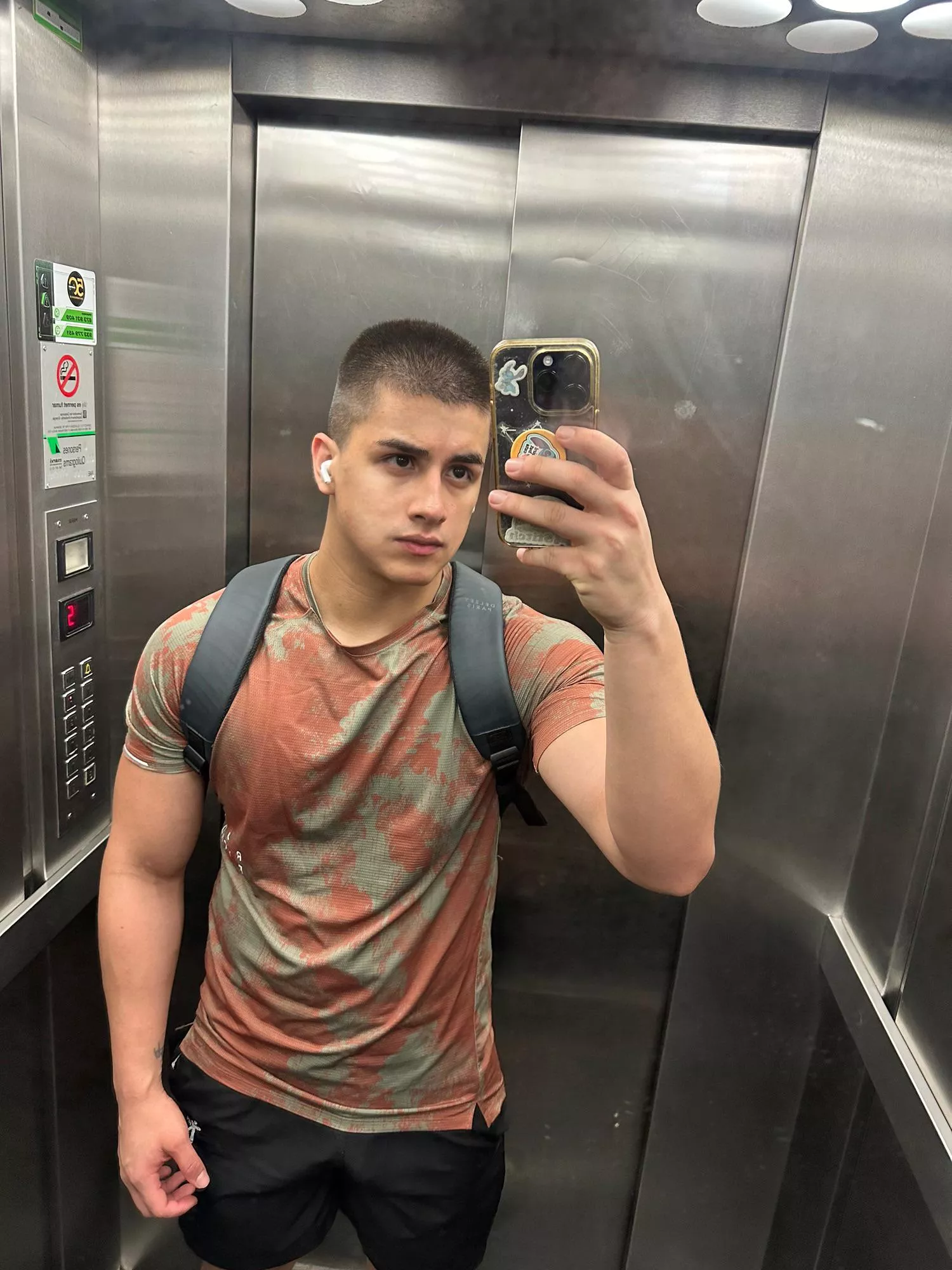 elevator selfie 🤳  posted by Mtarango21