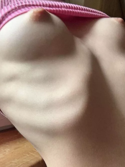 Hold my natural tits using your tongue by yazzy_fr