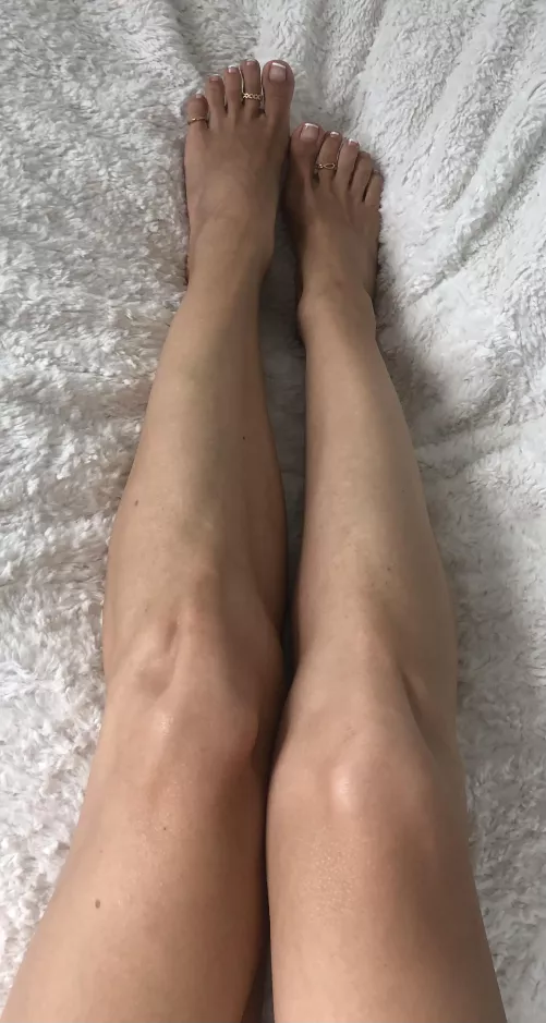 I haven't posted pictures with toe rings in a long time by albastoes