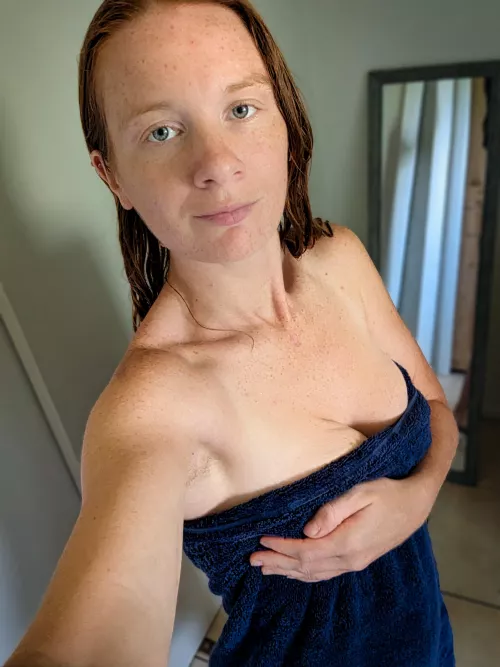 If I came bearing gifts, would you accept?🎁 by Redlilyrose