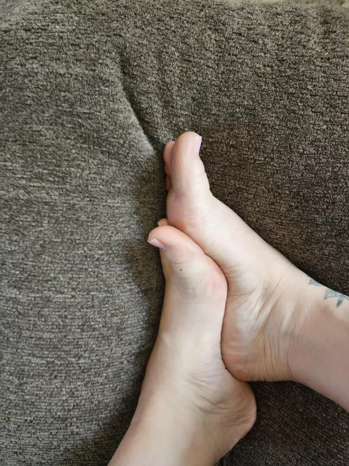 Look at those curves by Xsquishyem93