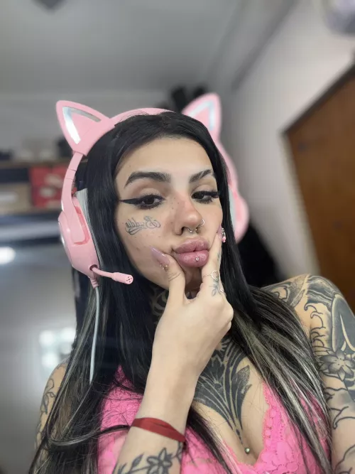 The cat is tired and wants to be stroked by rendric