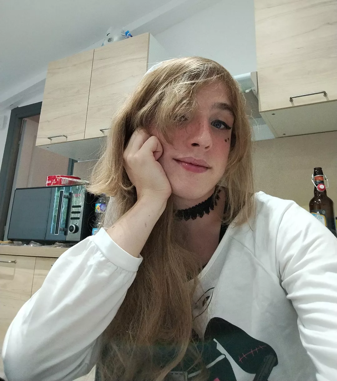 This is what drinking strawberry-banana sirup do to a guy 😙 posted by Humide_Chan