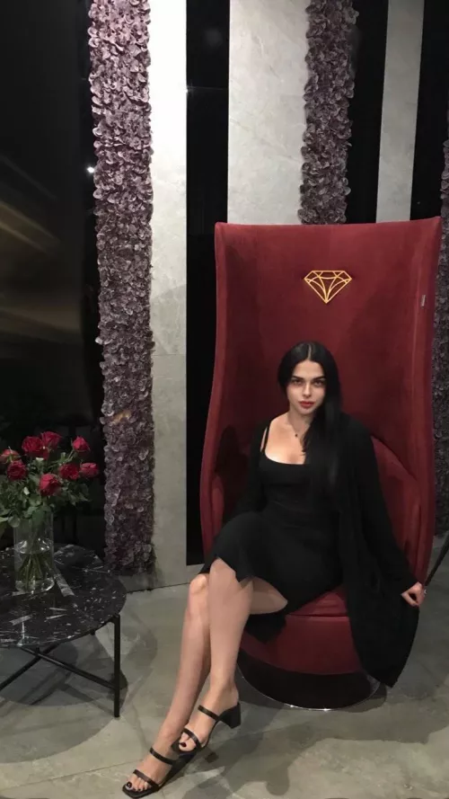 Tlady in black by Tulipcakeki