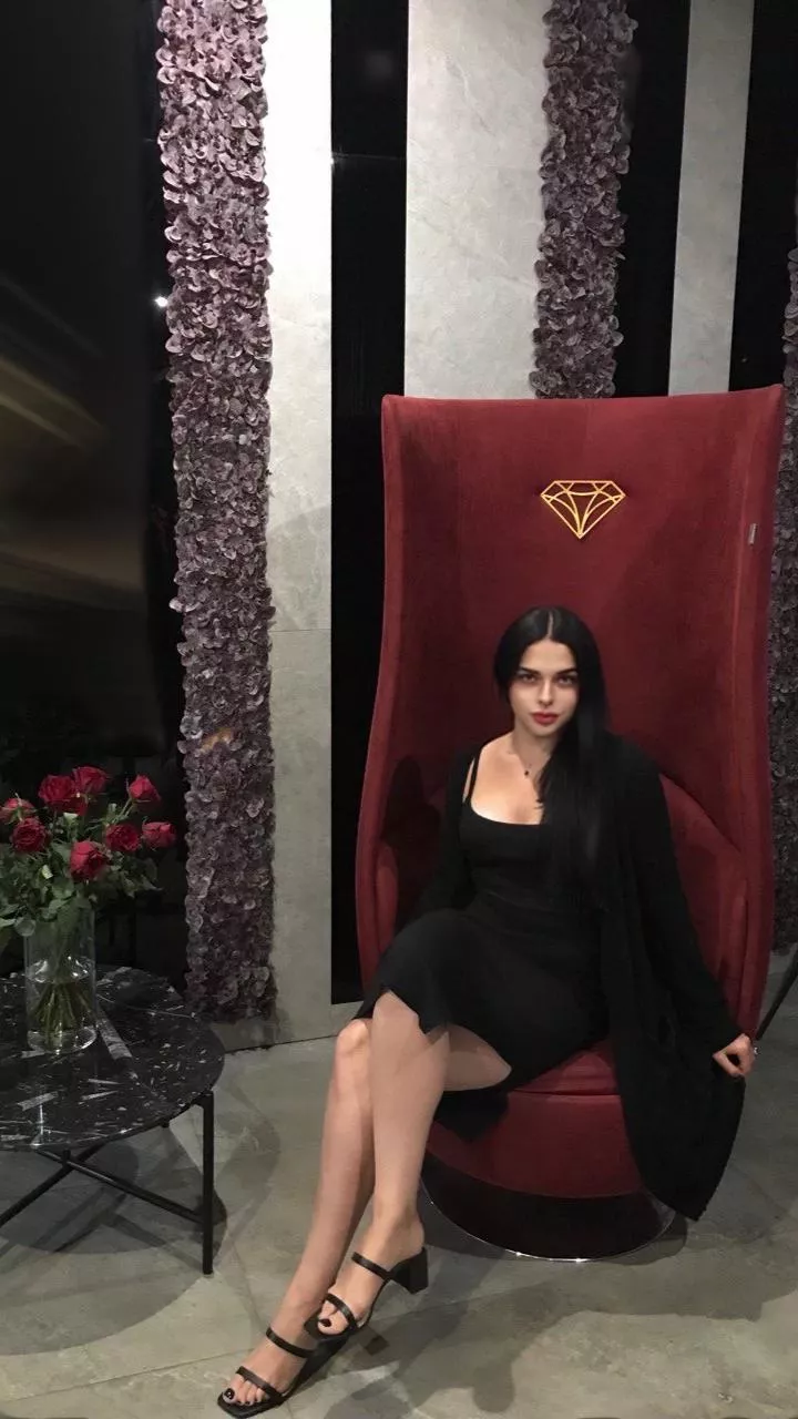 Tlady in black posted by Tulipcakeki