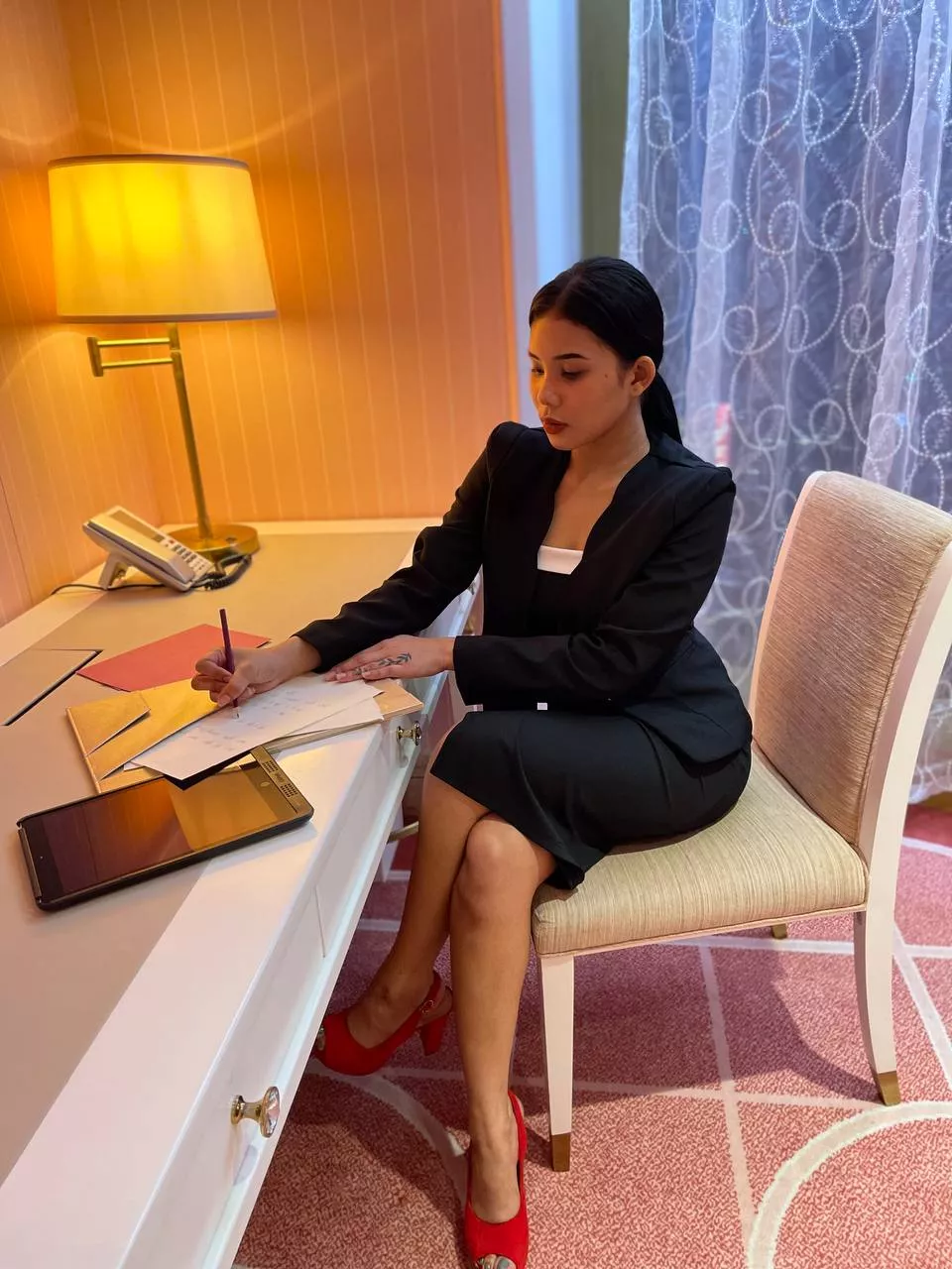 Flirting and filing, multitasking at its best.❤️ posted by Loveofheartforyou