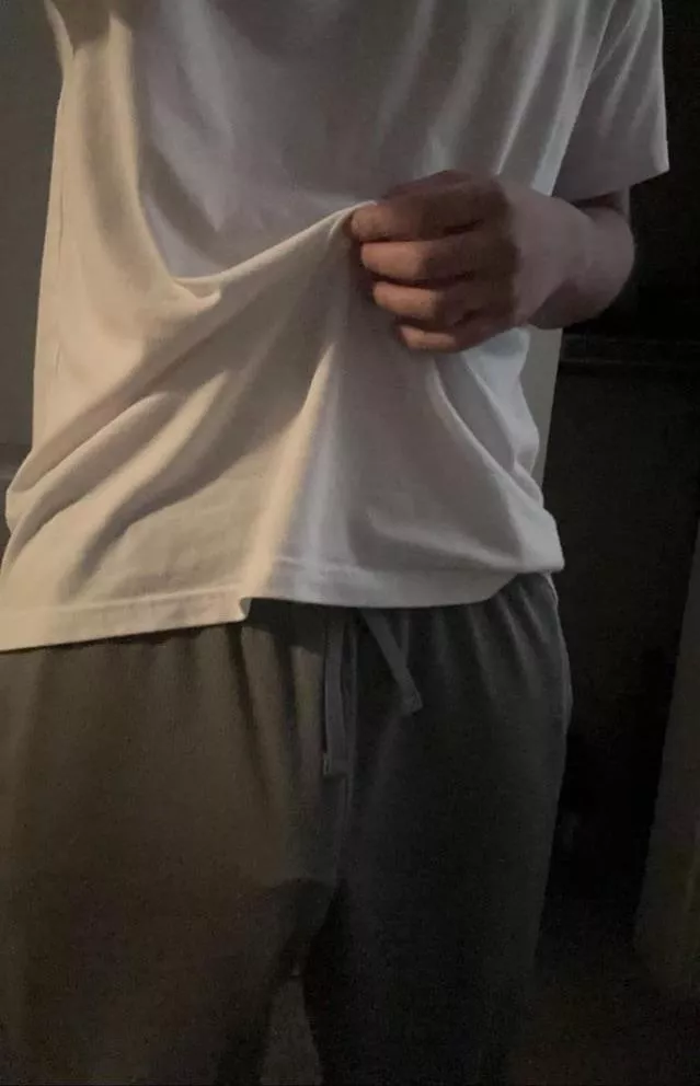 it’s too hard to hide in these shorts posted by 09uraaka