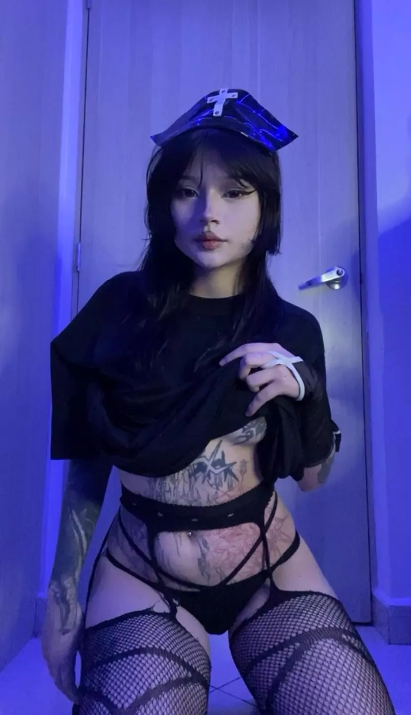 Just turned 19, now I wanna try creampie  posted by vixengirlyy