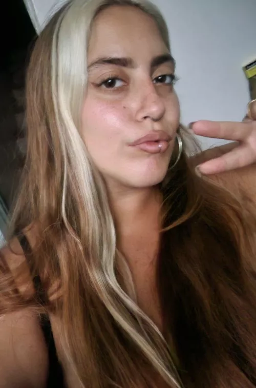 These curves are mine, and they’re here to stay. by Altersophia_