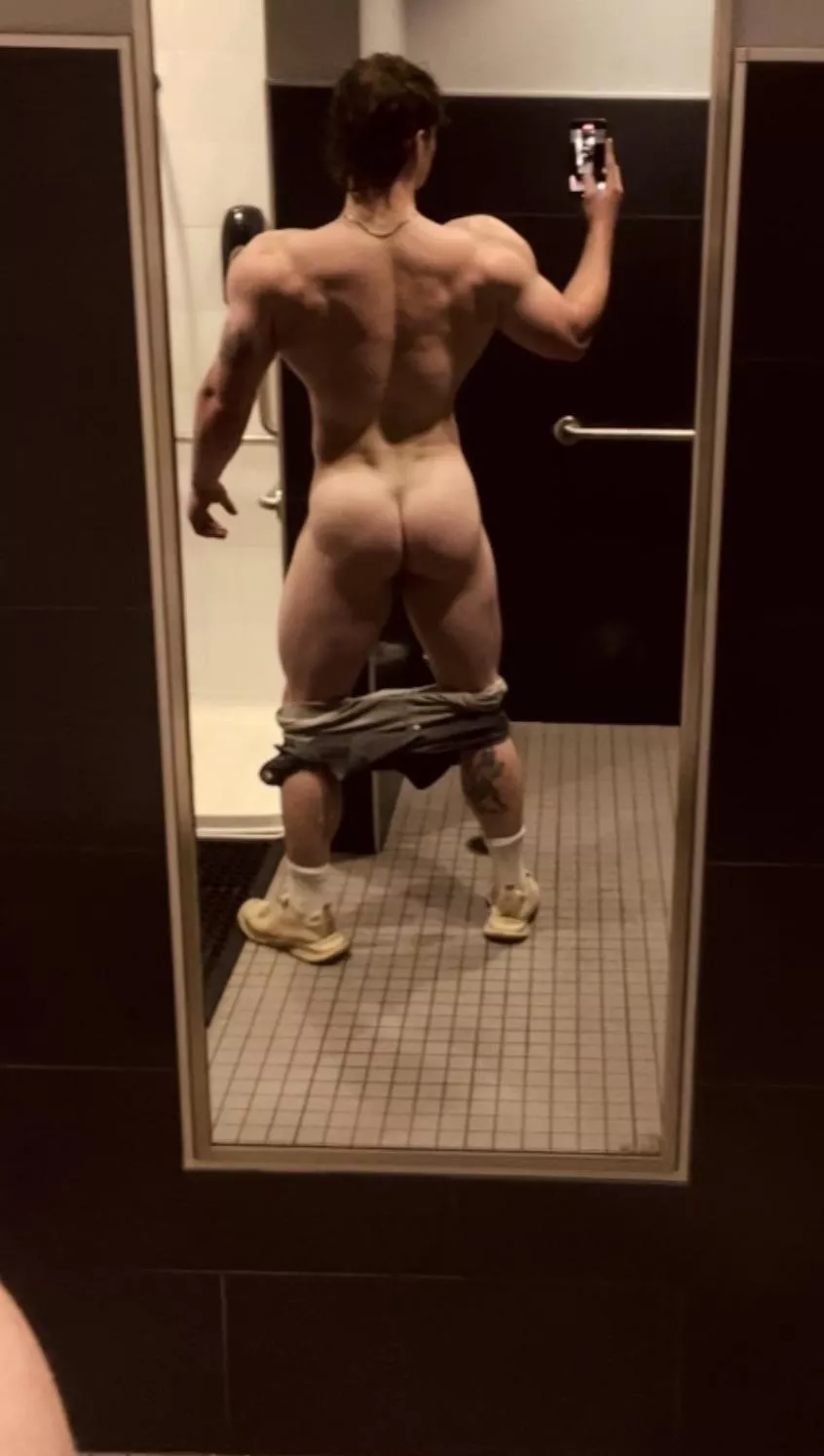 Can’t help but take pics after a good leg day;) posted by finx__xxx