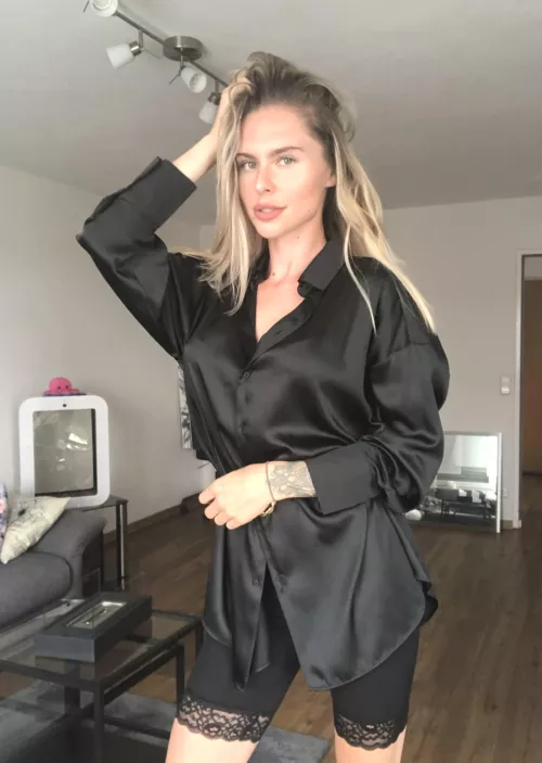 Is this a good outfit for the club? by XoticMedussaLove