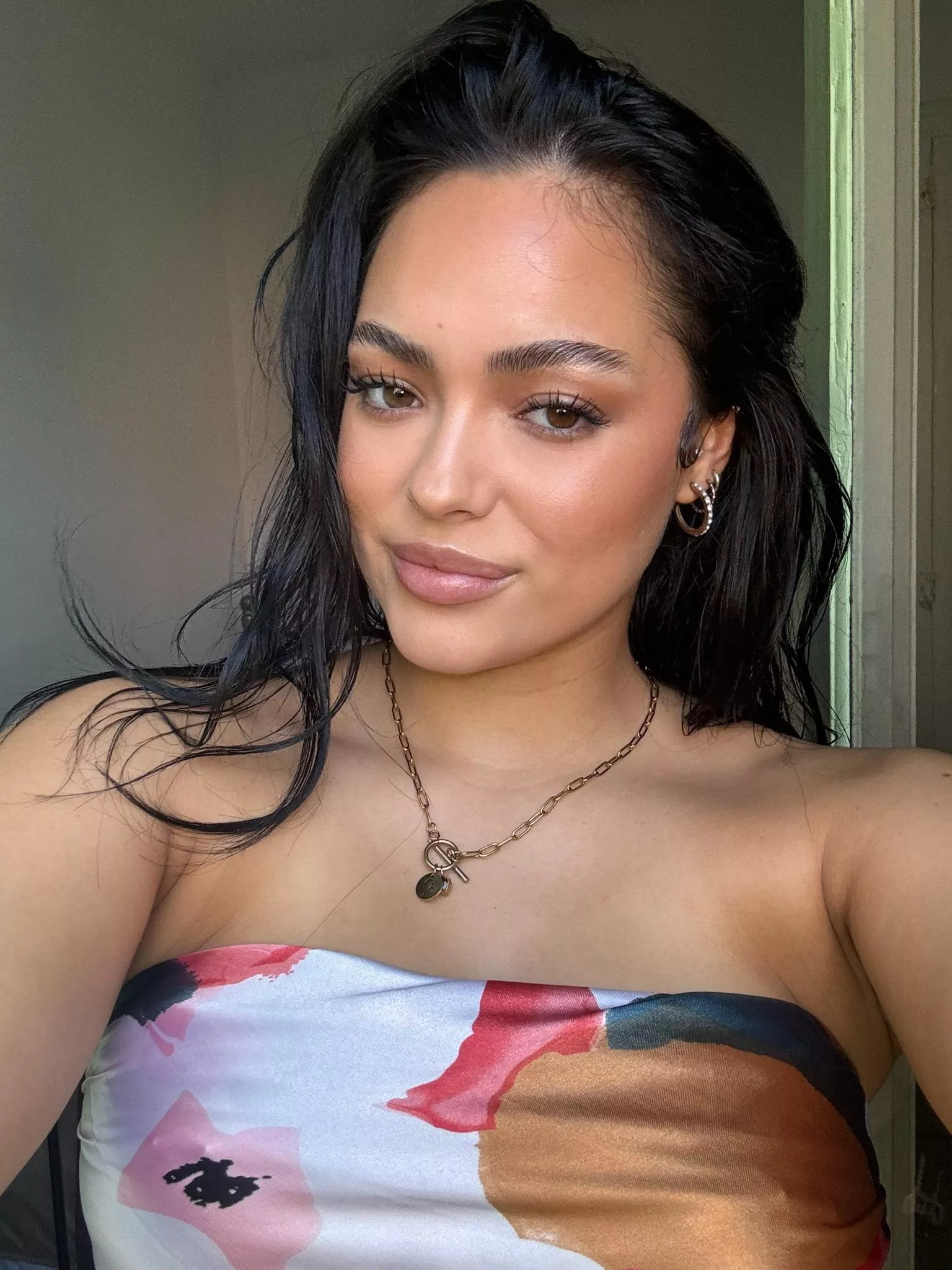 Will you notice me if I pass by you posted by curvysweetpie