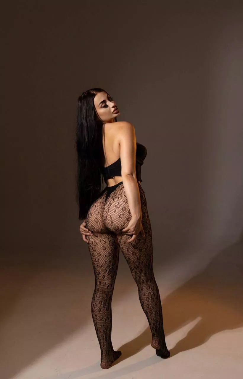 I really like the way my butt looks in tights posted by erikaclarr