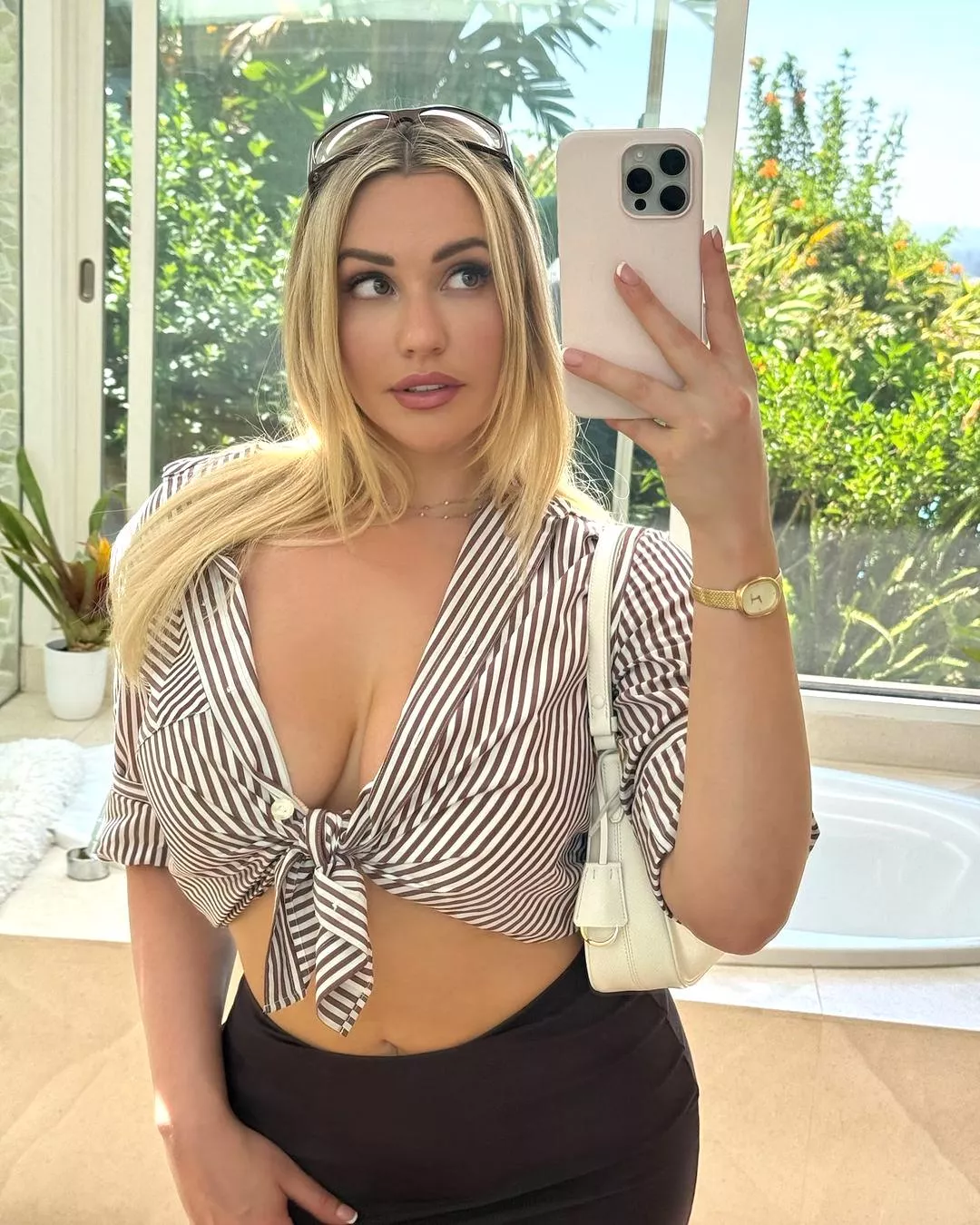 Selfie queen posted by summermadness89