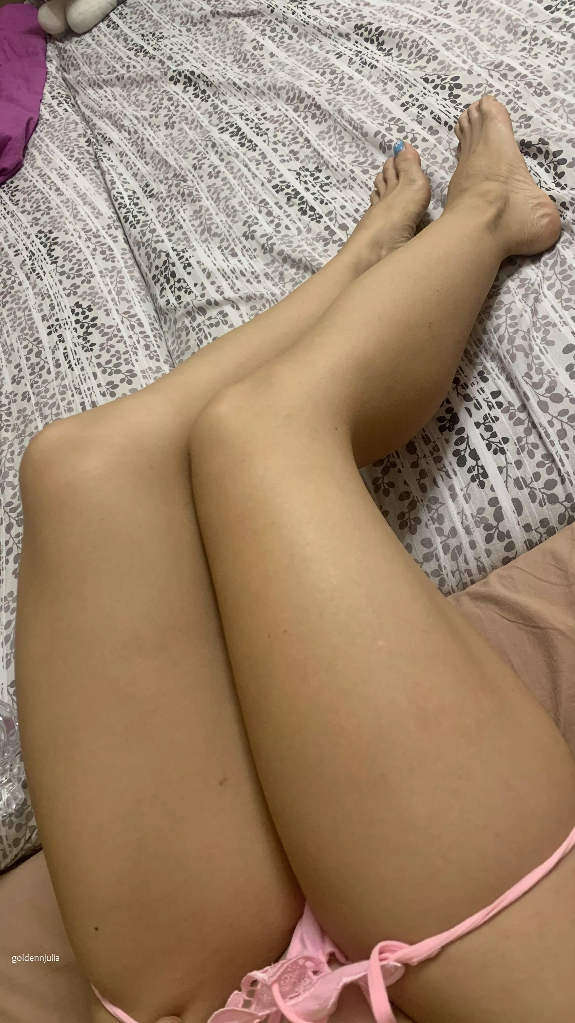 Slide the panties down slowly posted by goldennjulia