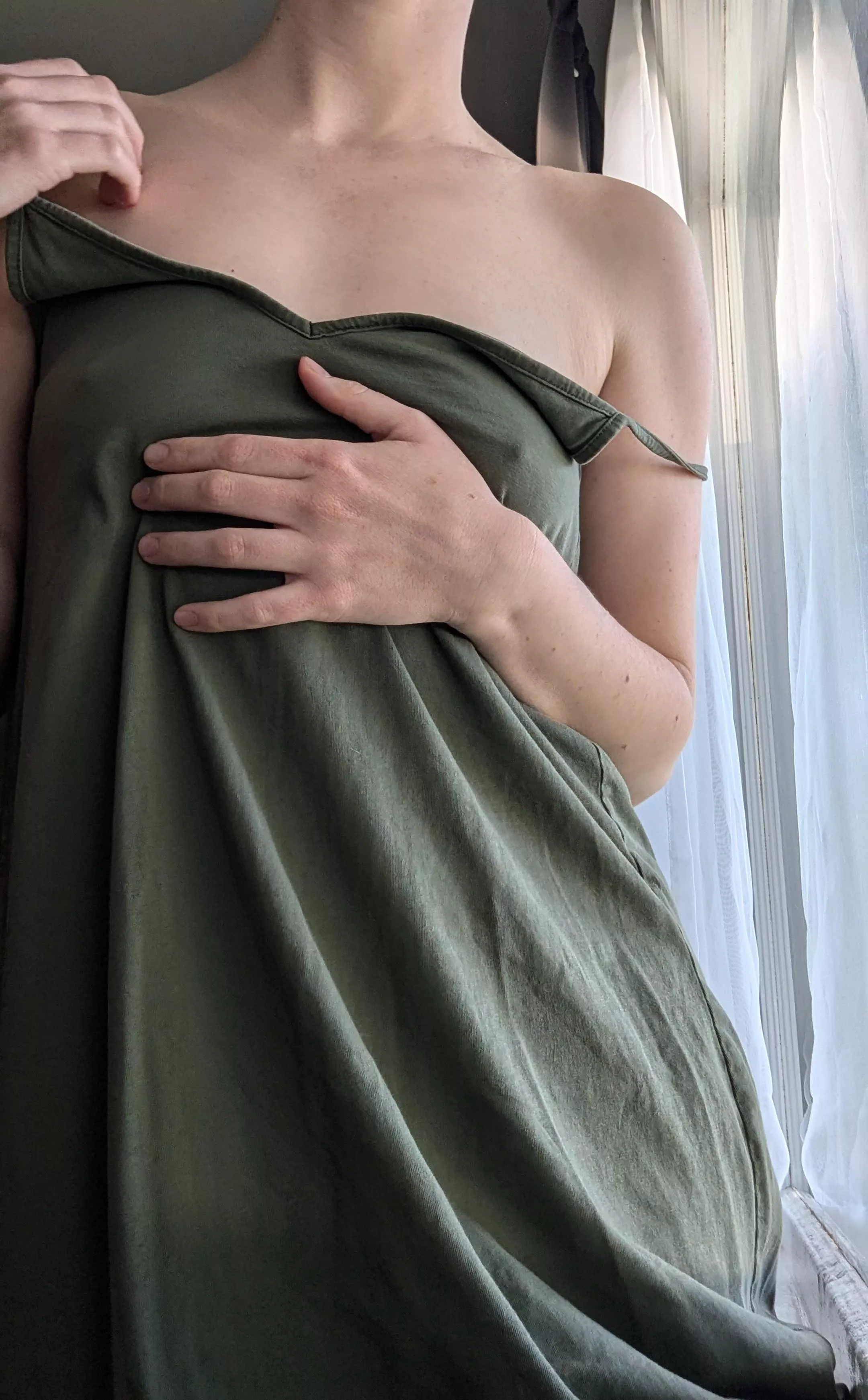 Soft skin and loose dresses [F] posted by Girl_In_Dungarees