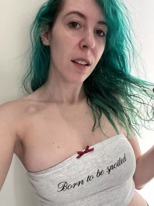 Tied up with a bow by sirenskiss3