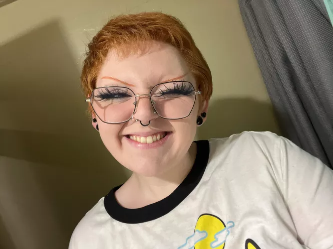 hellllloooo :3 by battyredd