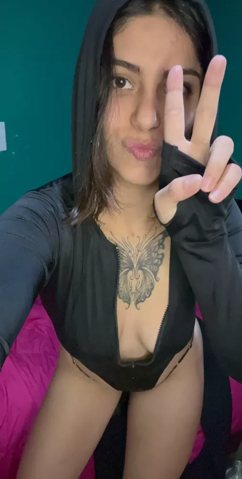 I’d love to get on my knees and show you my best donut smile.
 by JazzyJellybeanJump