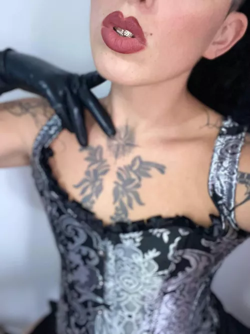 Just a little corset	 by EIMENEITOR