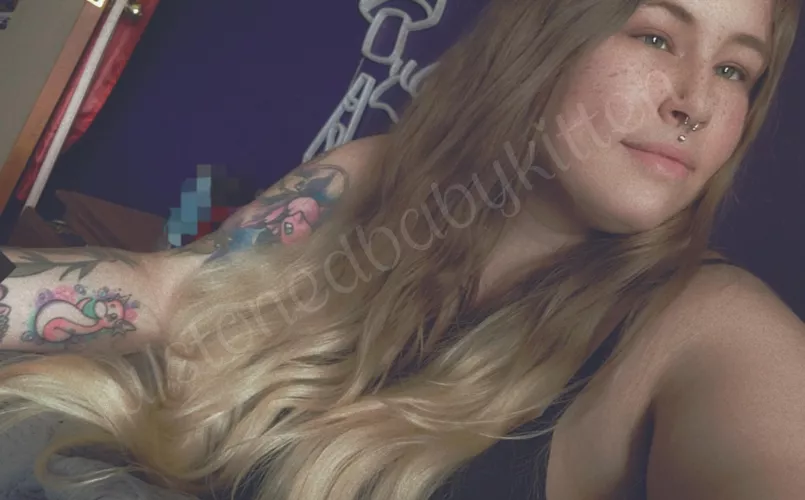 The urge to dye my hair again is growing 😩 Anyways Happy Friday!♡ by Stonedbabykitten