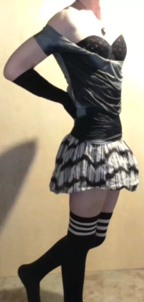 first time trying out a miniskirt 😏 posted by InterestingView9058