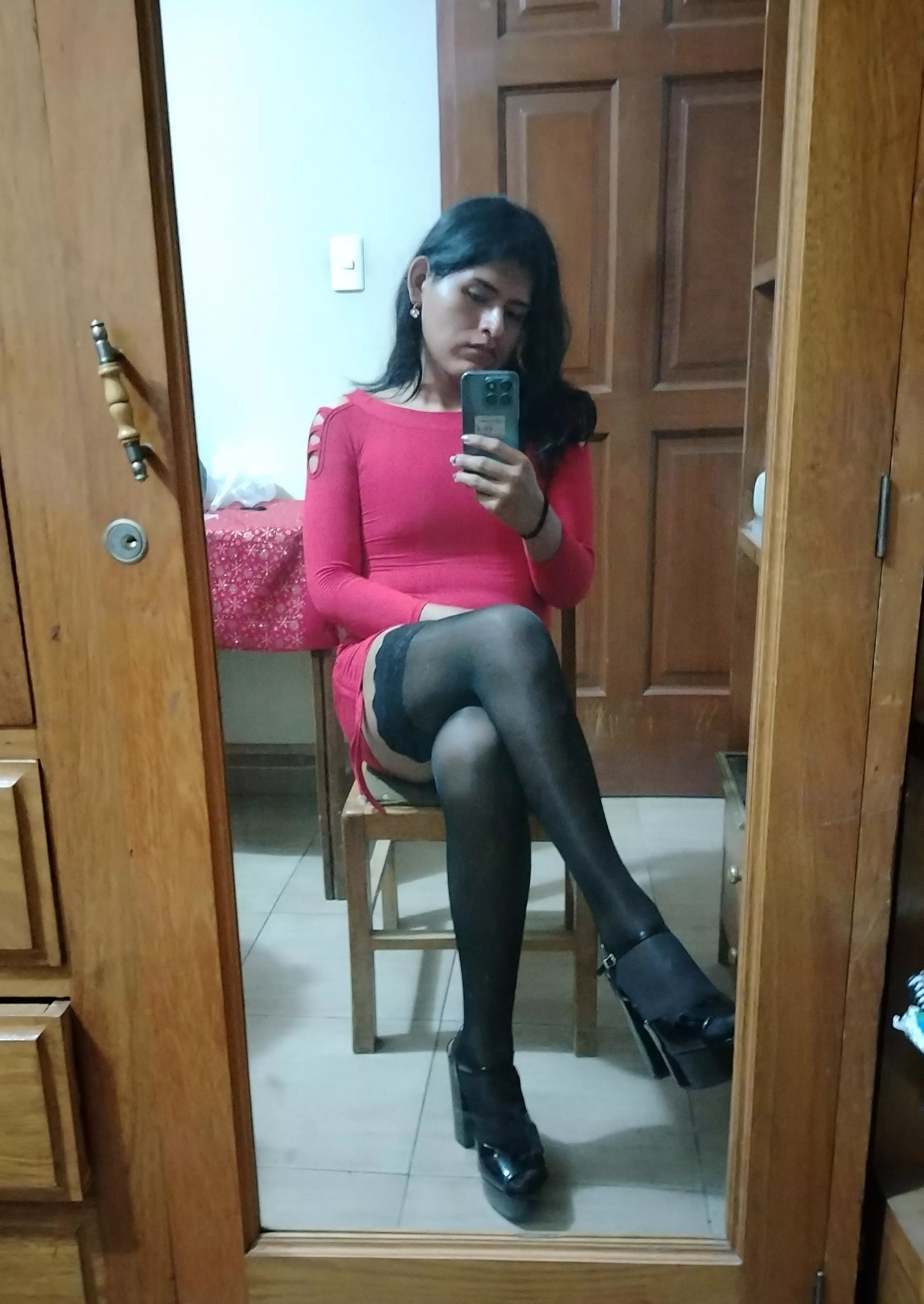 Hii ❤️👗👠🖤 posted by EmiliaTrap_Z