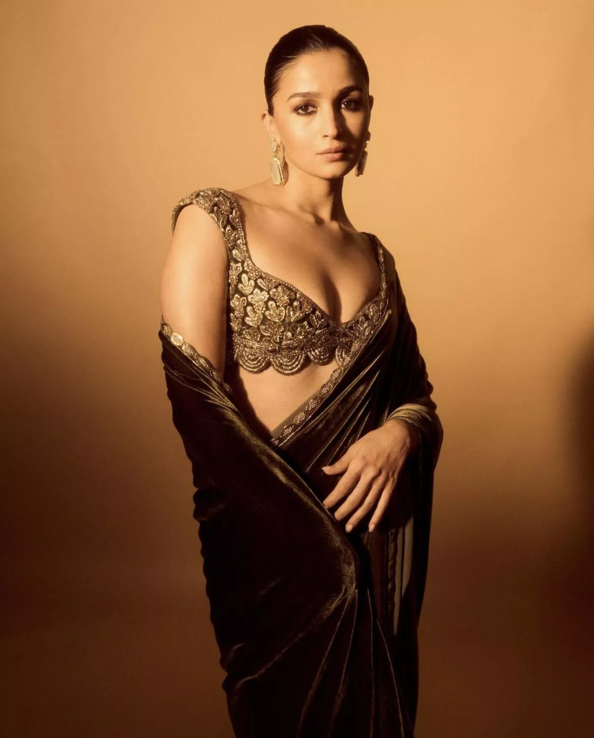 Alia Bhatt  posted by 2muchinfluencee