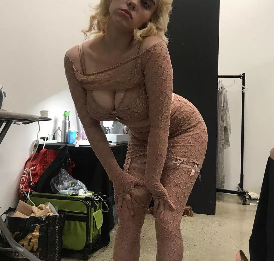 Billie Eilish posted by username17800