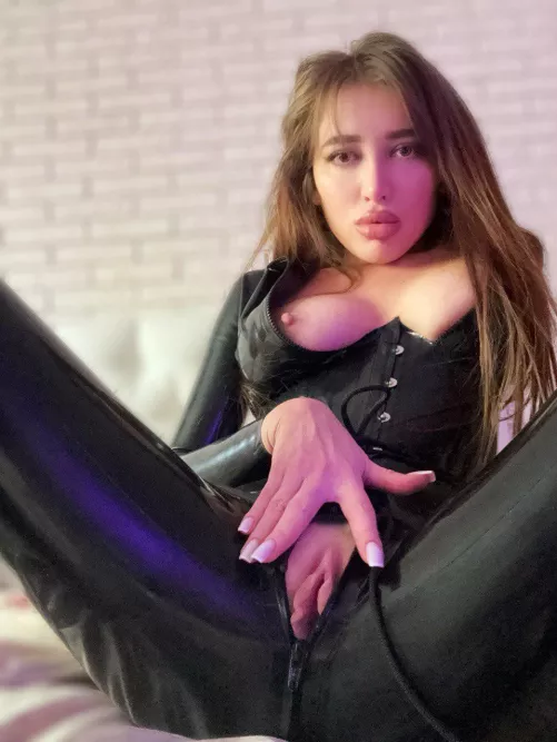 Black latex makes you sweat more so I unzip my pussy 
 by _Latexprincess_
