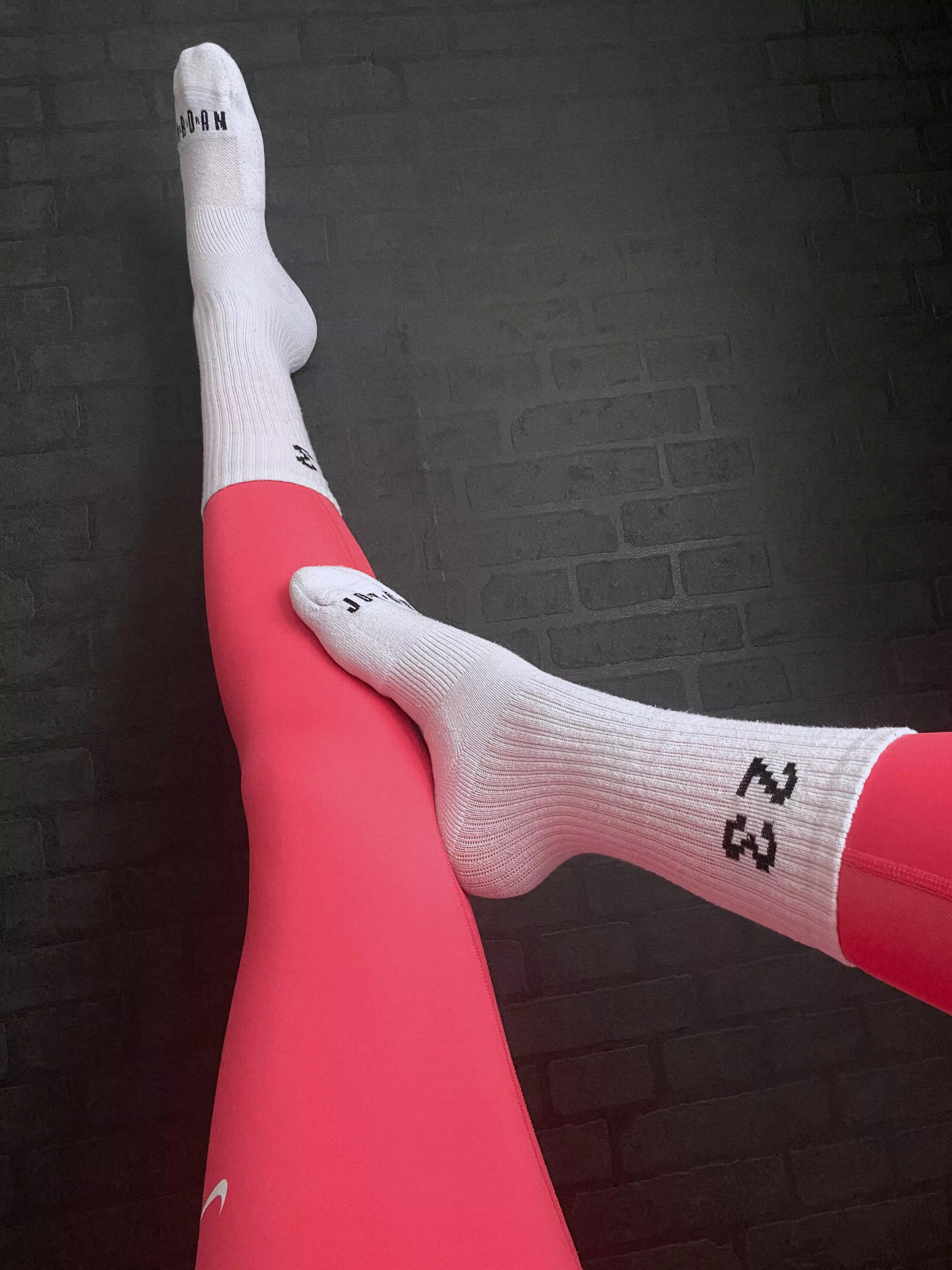 Dry hump my legs and feet posted by somewhore_