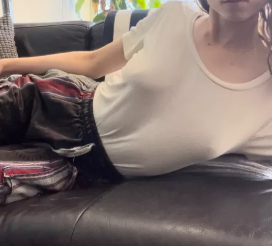 [F] All I need now is something to warm me up ;) by pikablizzardd