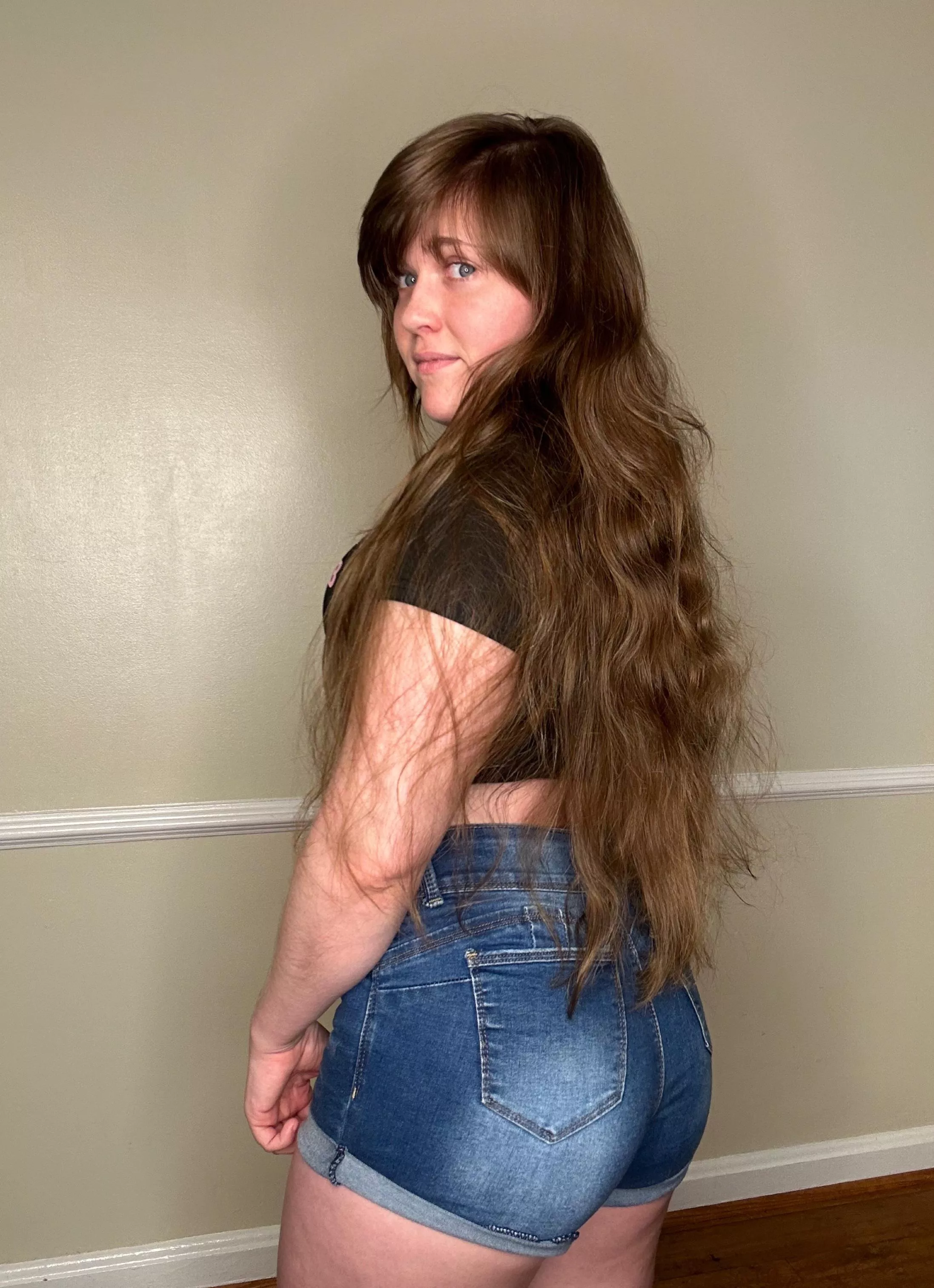 Hair is a bit long, time to trim it [f]  posted by SorrryCharlie