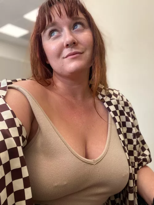 I had to run into the office on a Sunday 👩‍💼  by Cosmonaughtie_