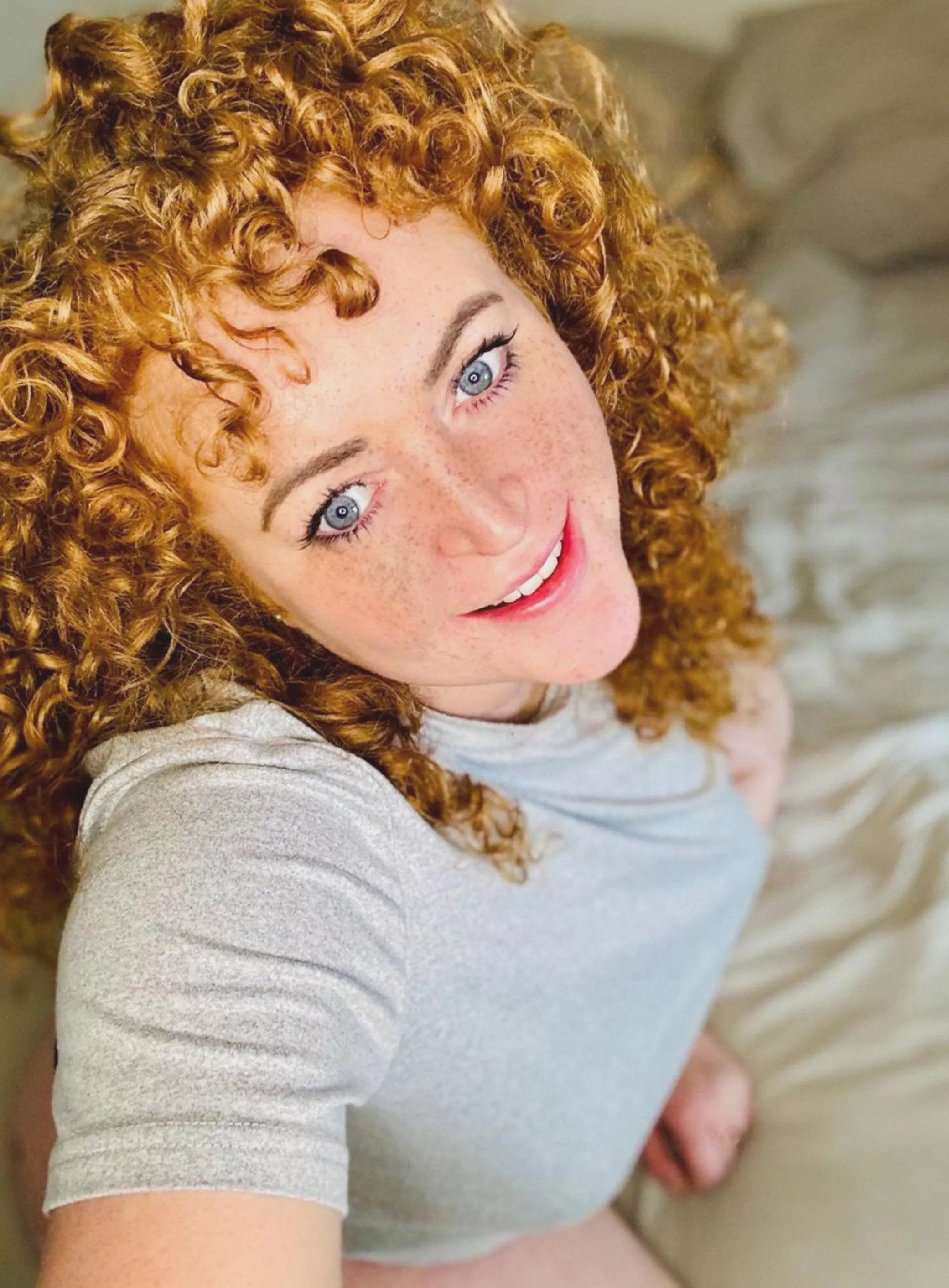 [IRTR] who's excited for autumn where everything will be orange, freckles included posted by MundaneDeduction