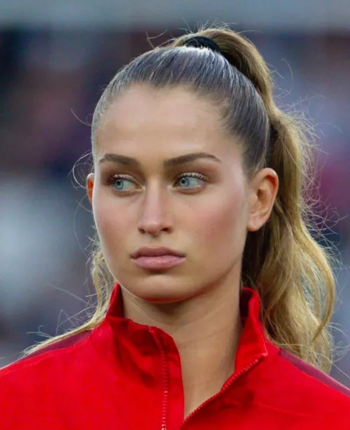 Jordyn Huitema  by SeaExample6745