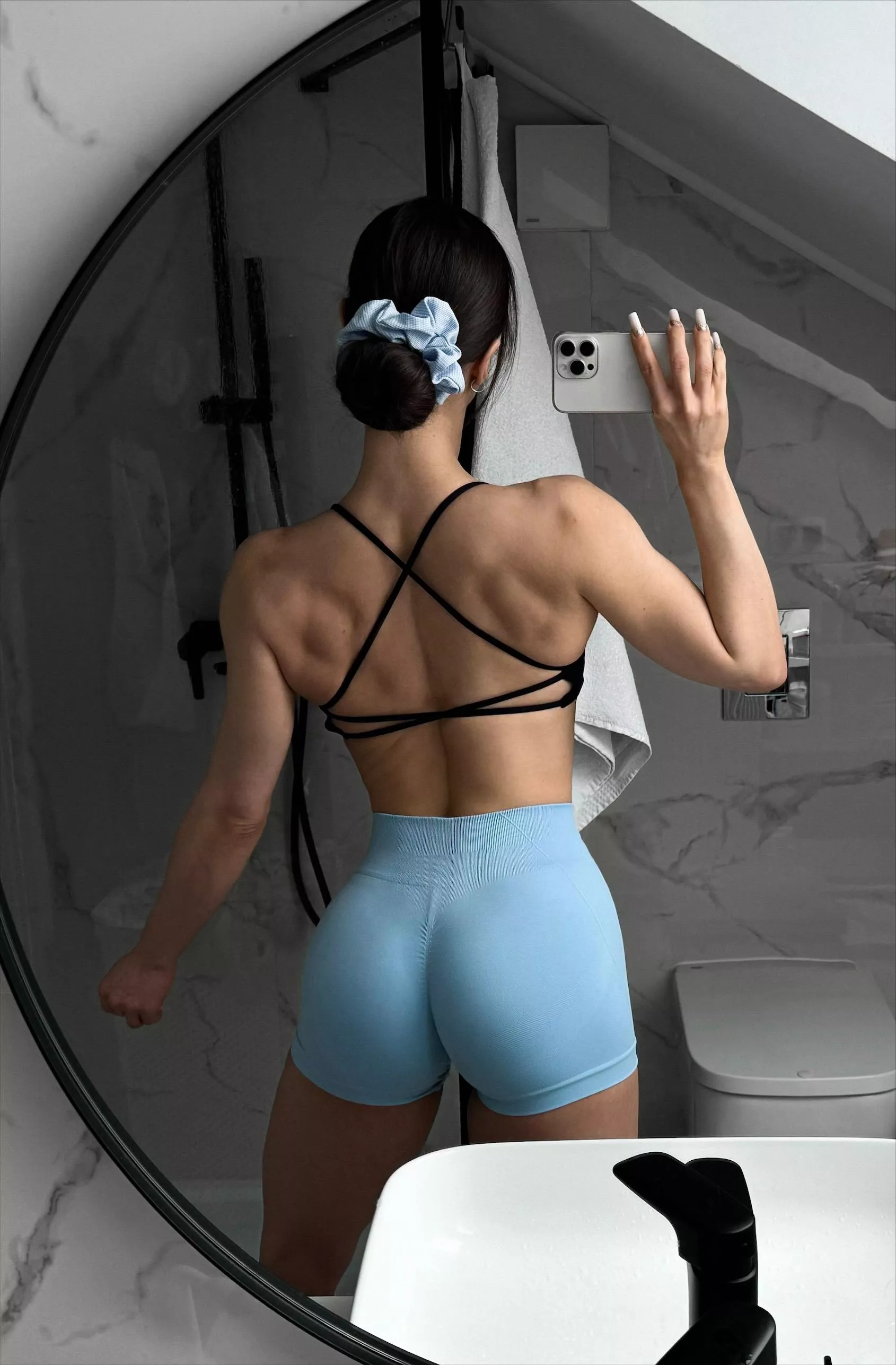 peachy perfect view posted by linasphysique_