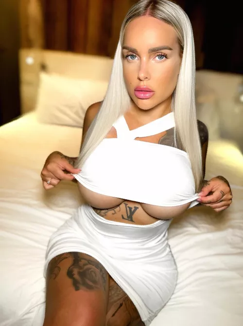 Should I finish the report or let my boss see me cum on my keyboard? by Barbie_love22