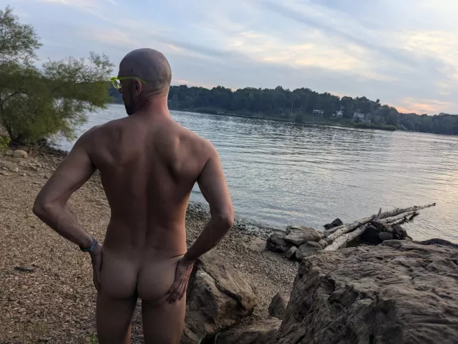 Taking in the sunset  by kinkergarten