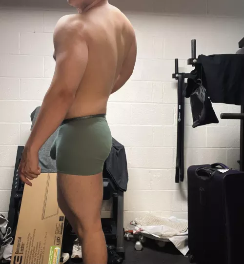 [24] These are kinda tight—mind if I take them off bro? by Basquettet