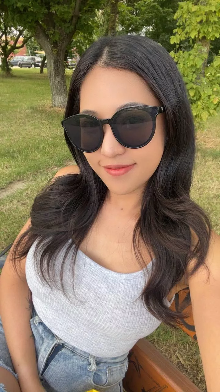 Am I pretty enough to be your girlfriend? posted by zetalliu